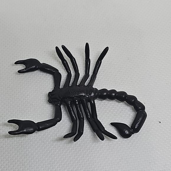 Scorpion Black Figure 2.5" China Safari LTD - Picture 3 of 4